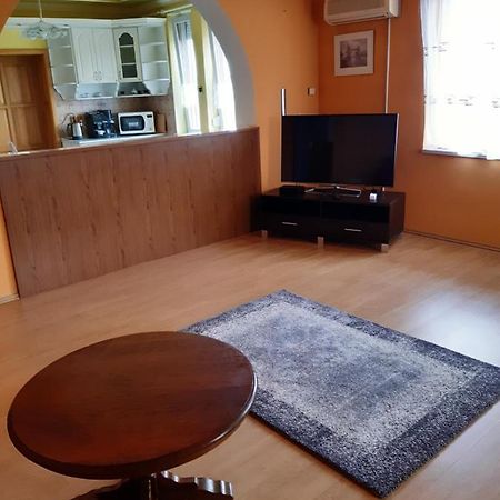 Gabor Pal 1 Apartman 1 Szoba Aparthotel Dunafoldvar Екстериор снимка