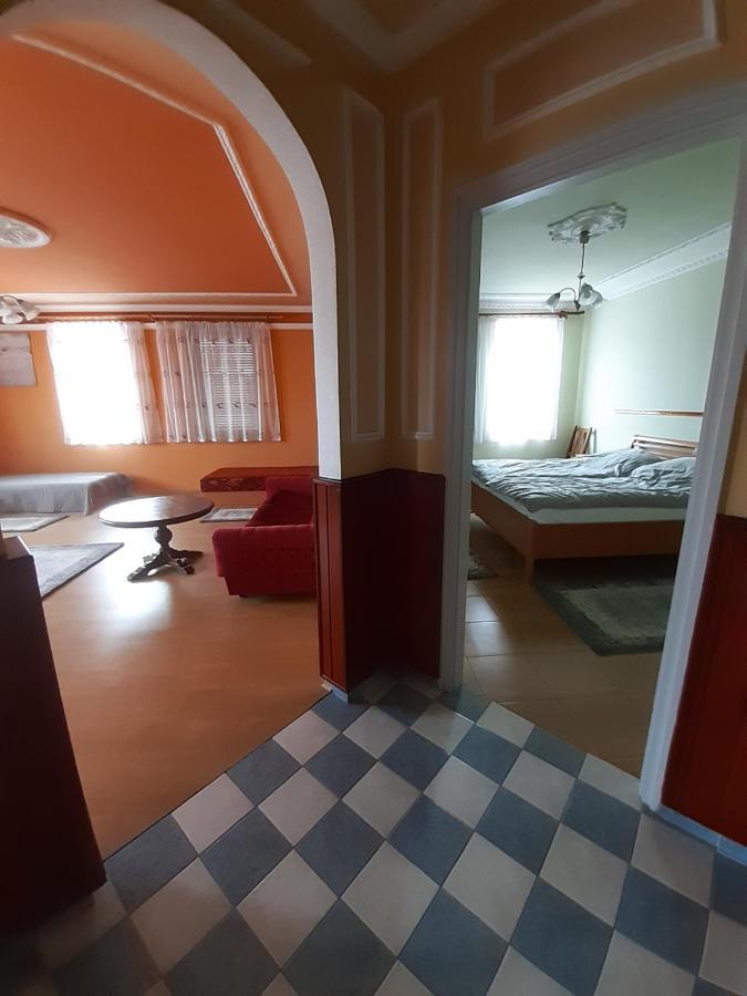 Gabor Pal 1 Apartman 1 Szoba Aparthotel Dunafoldvar Екстериор снимка